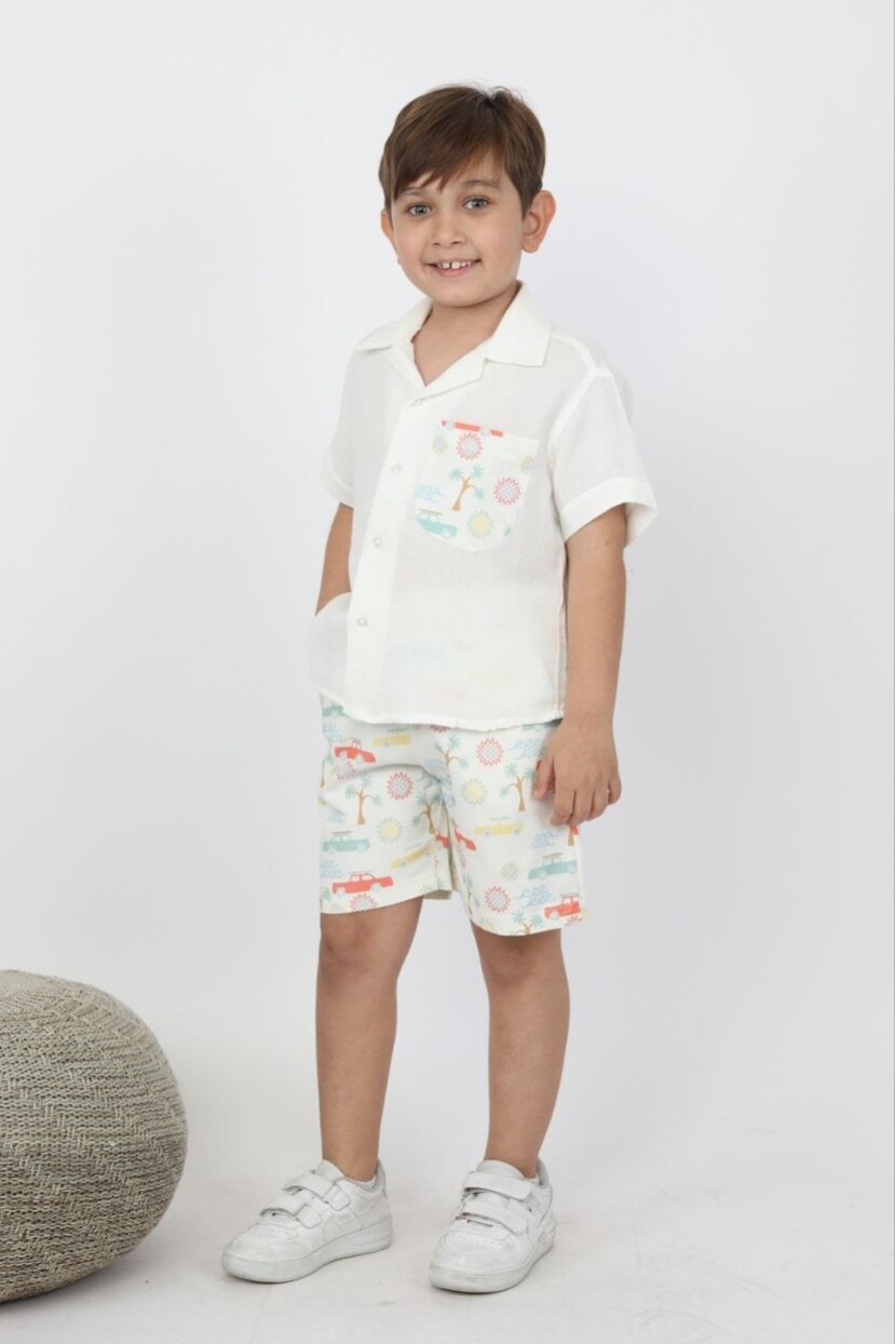 ERKEK ARABA DESENLİ GÖMLEKLİ ŞORTLU TAKIM