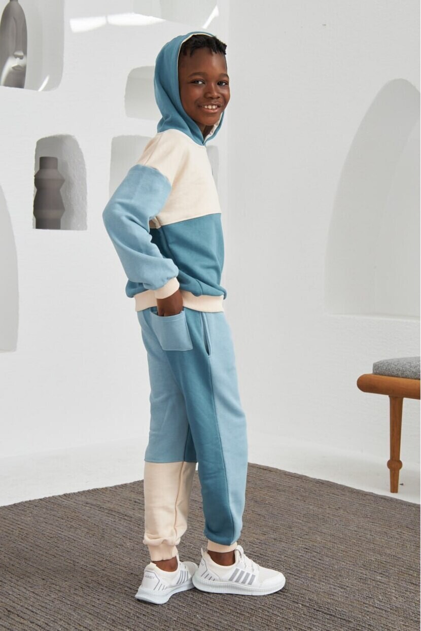 ERKEK RENKLİ KAPŞONLU TAKIM