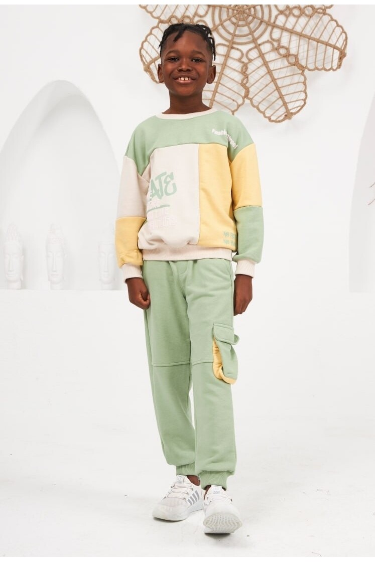 ERKEK RENKLİ YAZILI EŞOFMAN TAKIMI