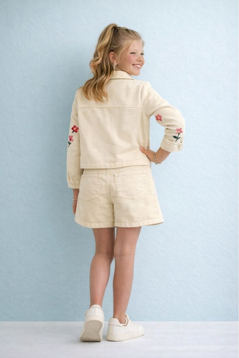 KIZ ÇİÇEK NAKIŞ SÜSLEMELİ ŞORT ETEKLİ GABARDİN TAKIM