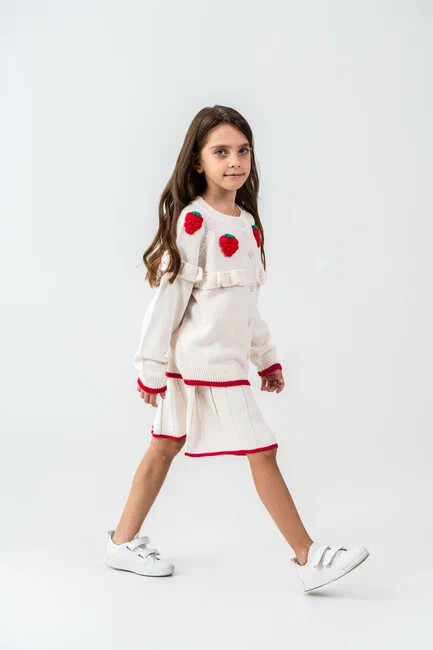 KIZ ÇİLEK DETAYLI ETEKLİ TRİKO TAKIM