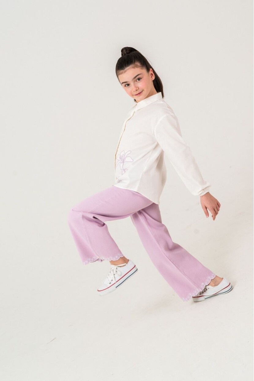 KIZ NAKIŞ SÜSLEMELİ PAÇA DETAYLI GÖMLEK PANTOLONLU TAKIM