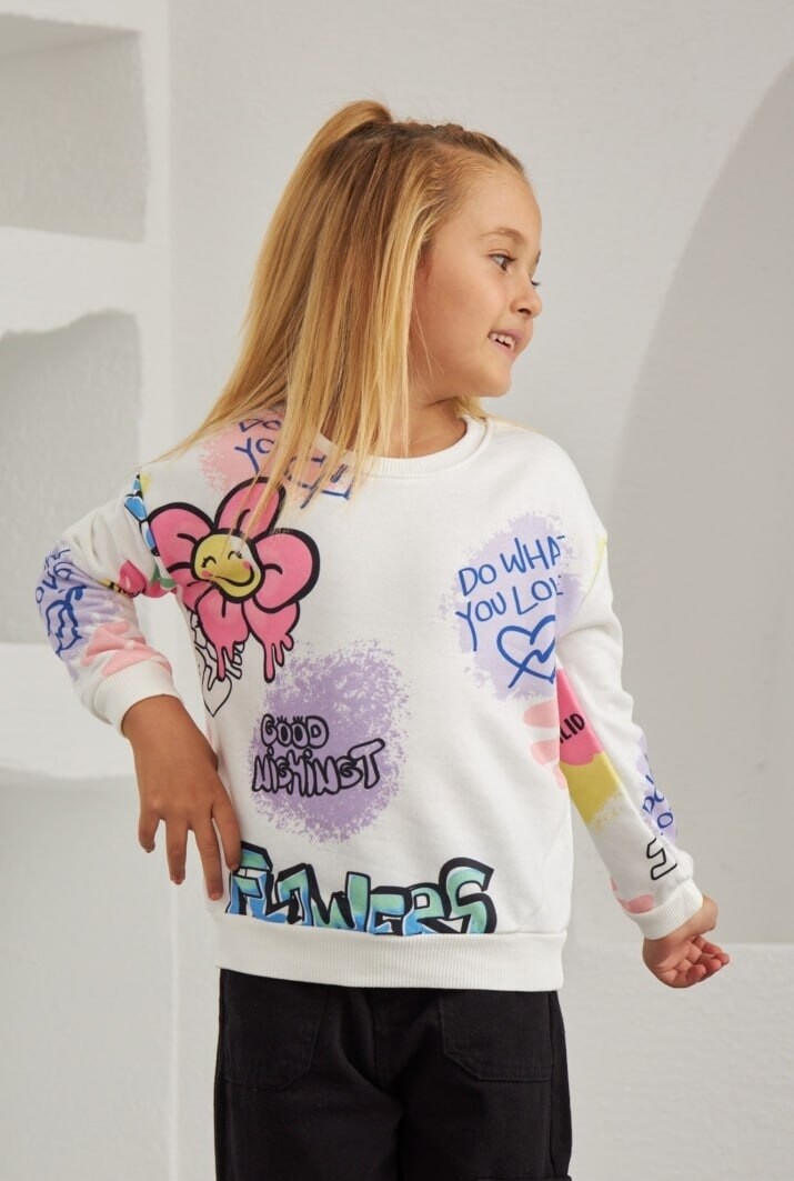 KIZ RENKLİ YAZILI ÇİÇEK DESENLİ SWEATSHİRT