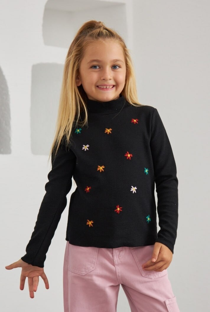 KIZ SİYAH BALIKÇI YAKA PAPATYA DESENLİ TSHİRT