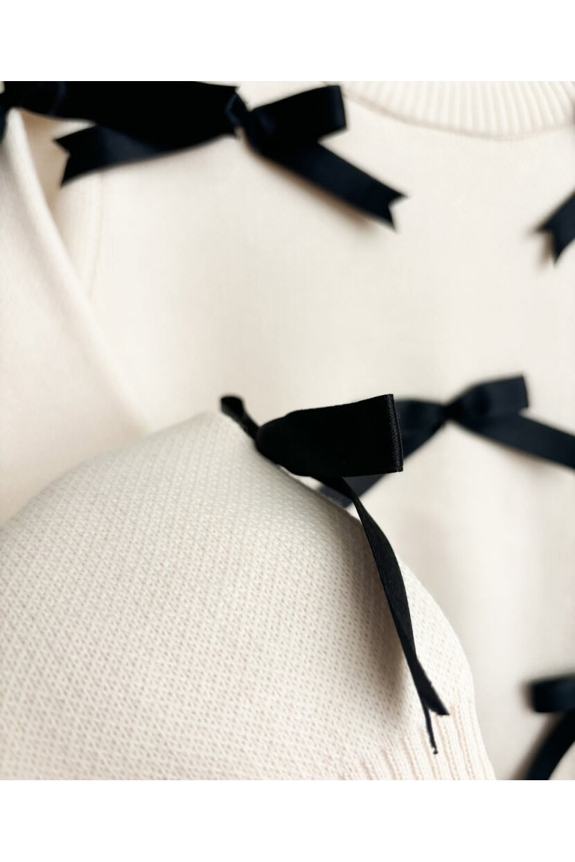 KIZ SİYAH FİYONK DESENLİ TRİKO TAKIM