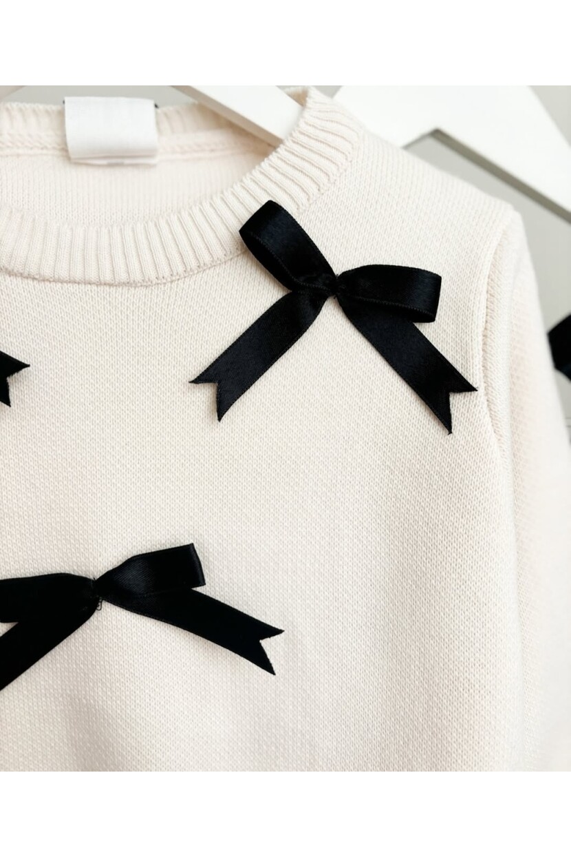 KIZ SİYAH FİYONK DESENLİ TRİKO TAKIM