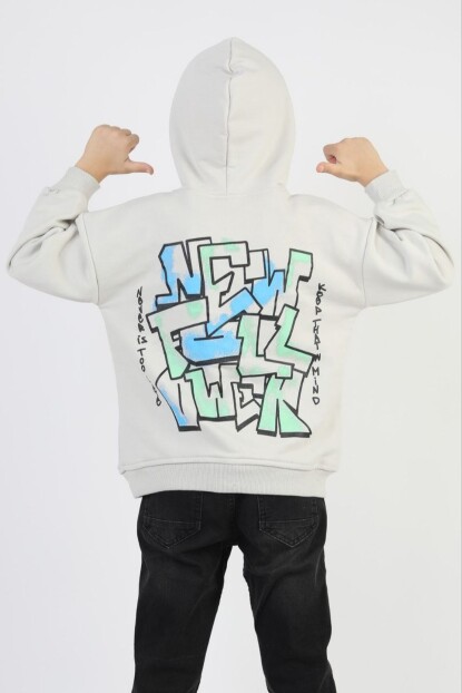ERKEK KAPŞONLU GRAFİTİ YAZILI SWEATSHİRT