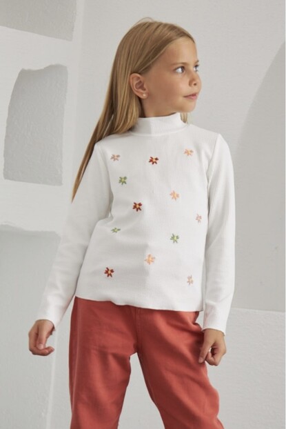 KIZ BEYAZ BALIKÇI YAKA PAPATYA DESENLİ TSHİRT