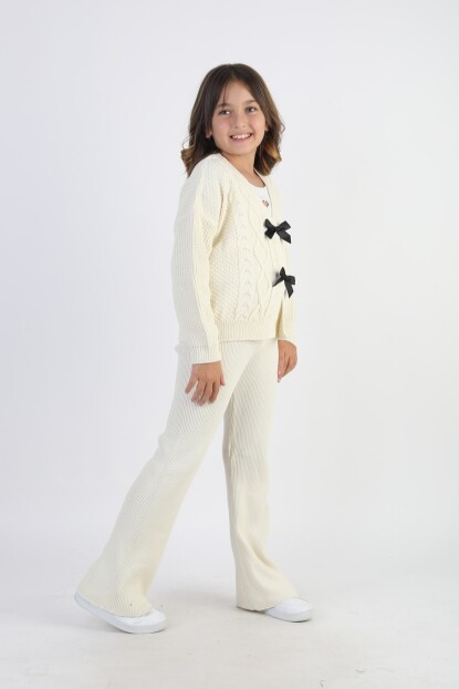 KIZ HIRKALI FİYONK DETAYLI TRİKO TAKIM