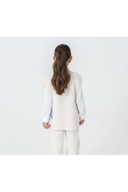 KIZ KELEBEK İNCİ DETAYLI YAN BAĞCIKLI TRİKO YELEK