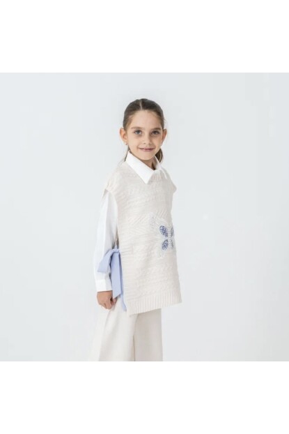 KIZ KELEBEK İNCİ DETAYLI YAN BAĞCIKLI TRİKO YELEK
