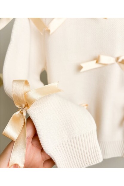 KIZ KREM FİYONK DESENLİ TRİKO TAKIM