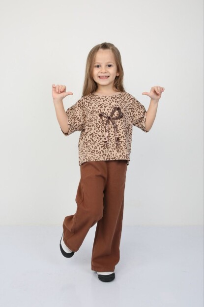 KIZ LEOPARLI FİYONK DETAYLI DOKUMA PANTOLON TSHİRT TAKIM