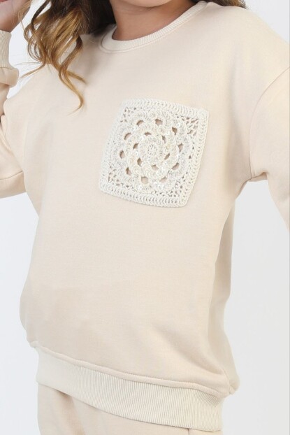 KIZ PAYETLİ TRİKO CEP DETAYLI TAKIM