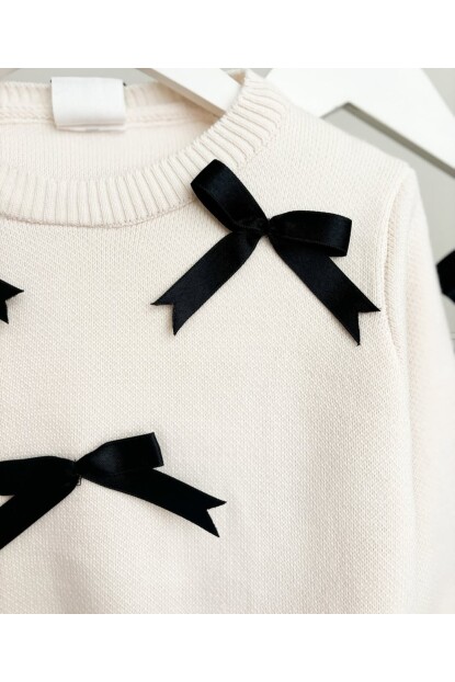 KIZ SİYAH FİYONK DESENLİ TRİKO TAKIM