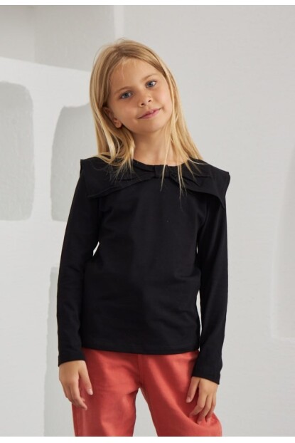 KIZ SİYAH FİYONK YAKALI T-SHİRT