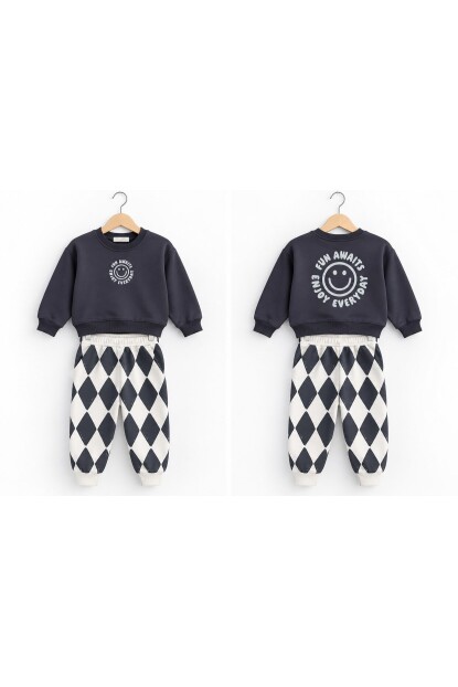 ERKEK DESENLİ RELAX KESİM PANTOLONLU TAKIM